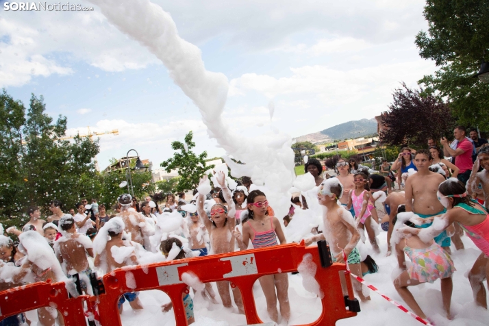 Fiesta de la espuma en Camaretas