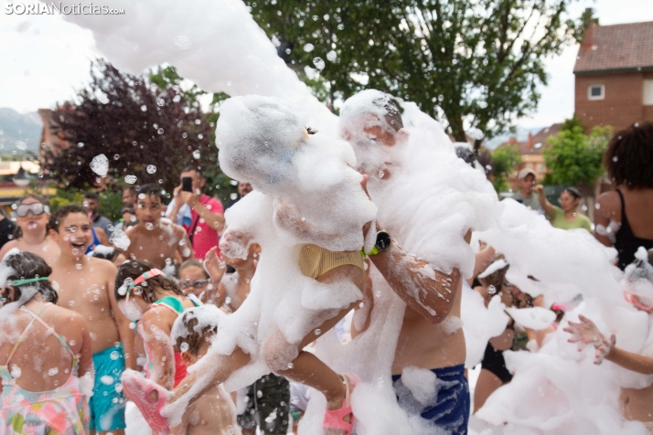 Fiesta de la espuma en Camaretas