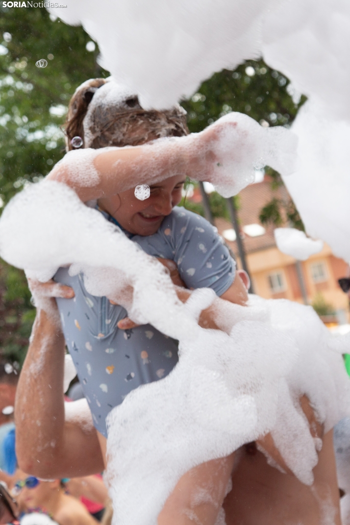 Fiesta de la espuma en Camaretas