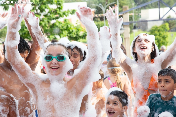Fiesta de la espuma en Camaretas