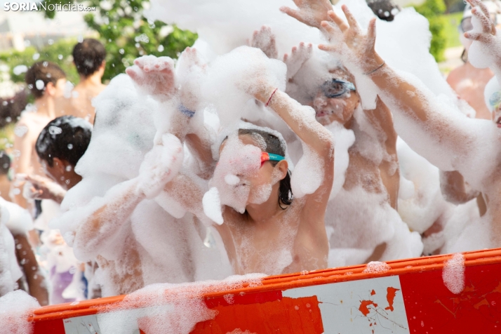 Fiesta de la espuma en Camaretas
