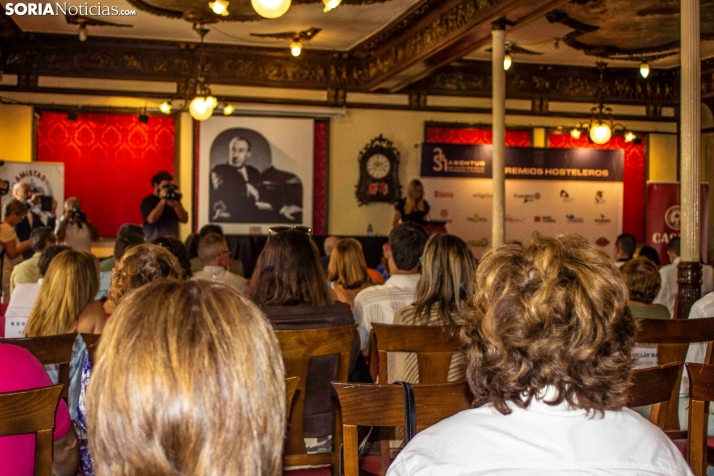 GALER&Iacute;A | Emoci&oacute;n, reconocimiento y homenajes en los premios de la Hosteler&iacute;a