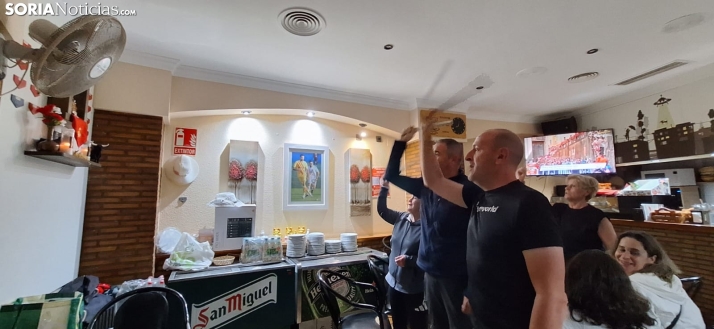 Pasi&oacute;n por San Ferm&iacute;n en este pueblo de Soria: Cantan al patr&oacute;n, ven el encierro y lo com