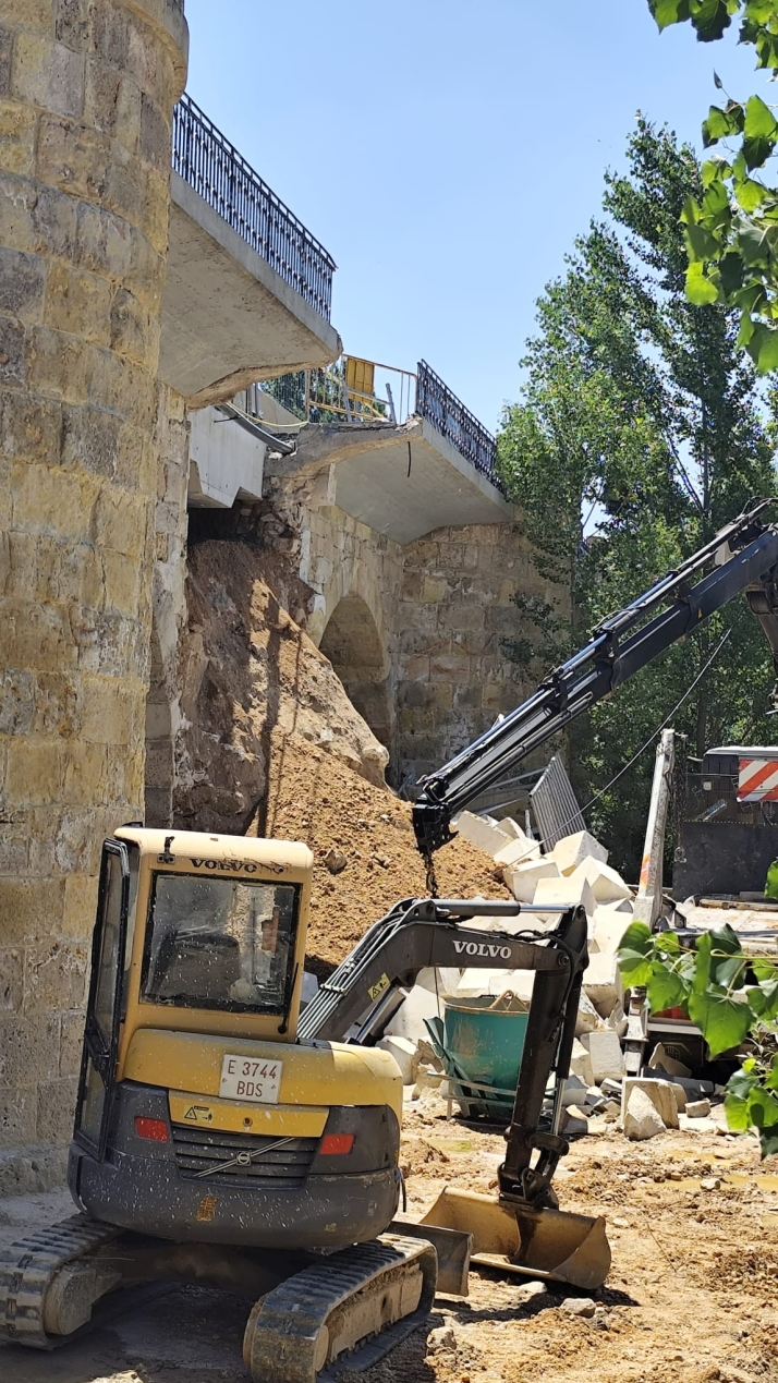 El alcalde de San Esteban denuncia un nuevo derrumbe del puente