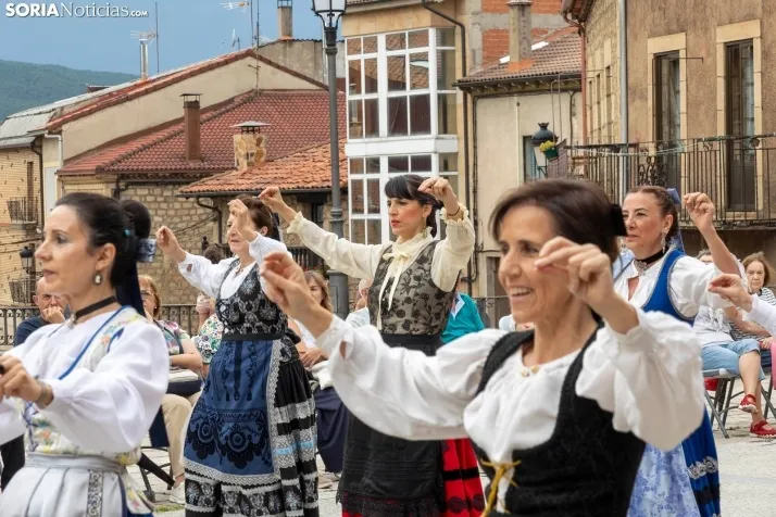 IX Certamen de Folklore de Duruelo de la Sierra./ Viksar Fotografía