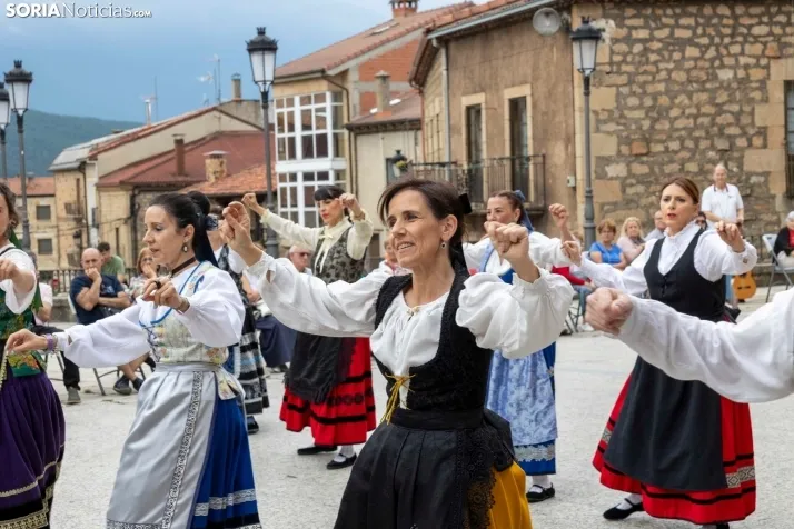IX Certamen de Folklore de Duruelo de la Sierra./ Viksar Fotografía