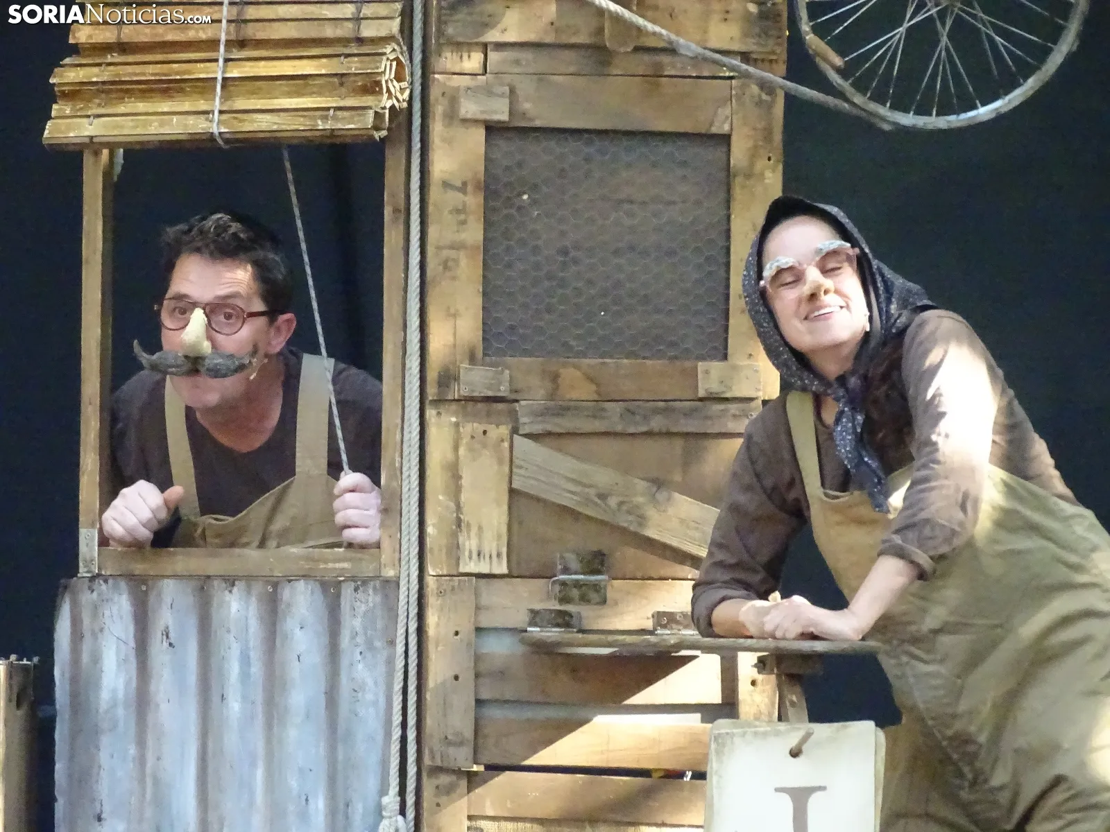 Foto 11 - FOTOS | Los m&aacute;s peque&ntilde;os disfrutan del teatro infantil en la Dehesa mientras aprenden con la moraleja de 'La gallina de los huevos de oro'