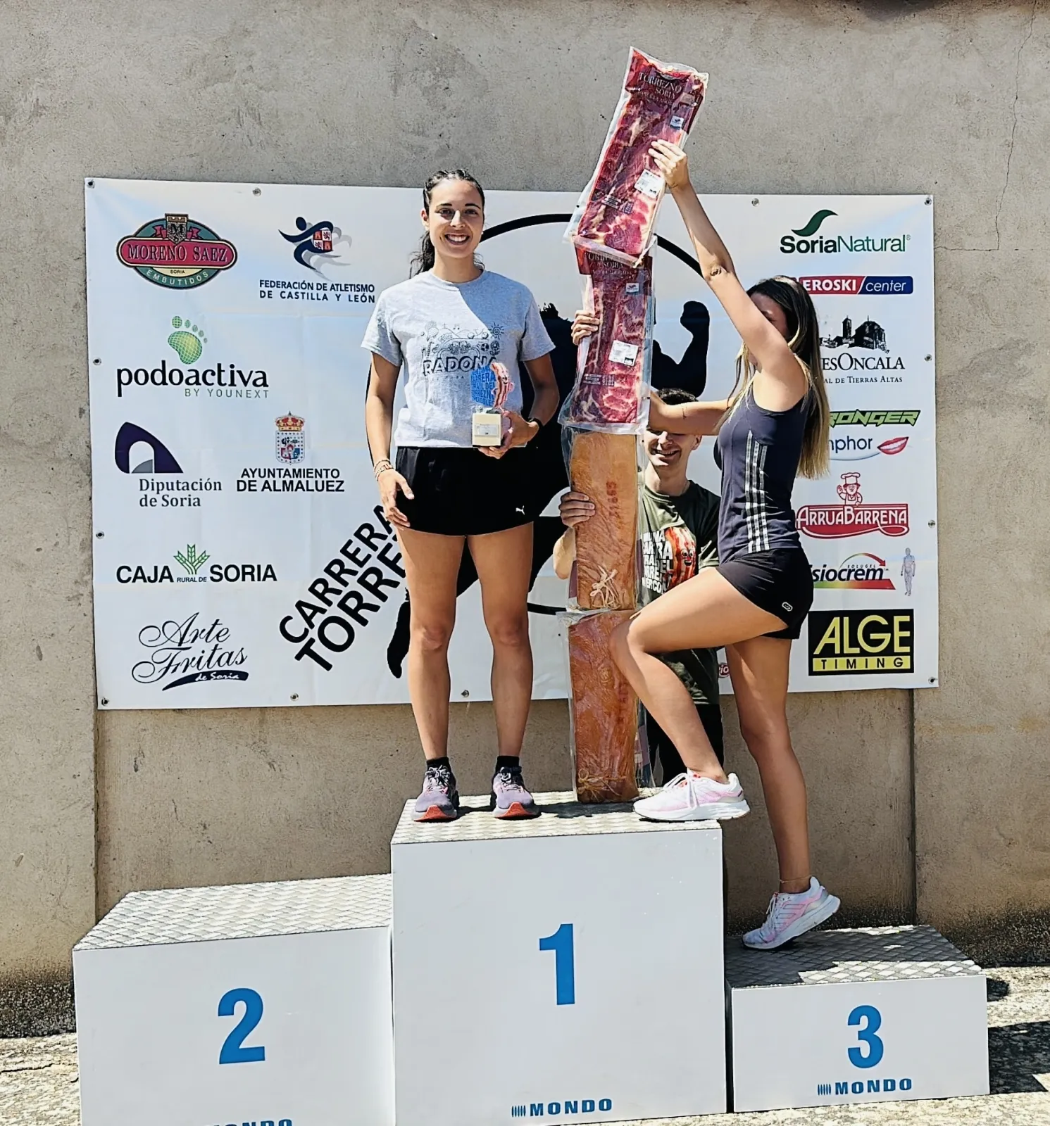 Foto 7 - Correr 14 kil&oacute;metros para llevarte a casa tu altura en torreznos: la original carrera de Ch&eacute;rcoles ya conoce a sus ganadores