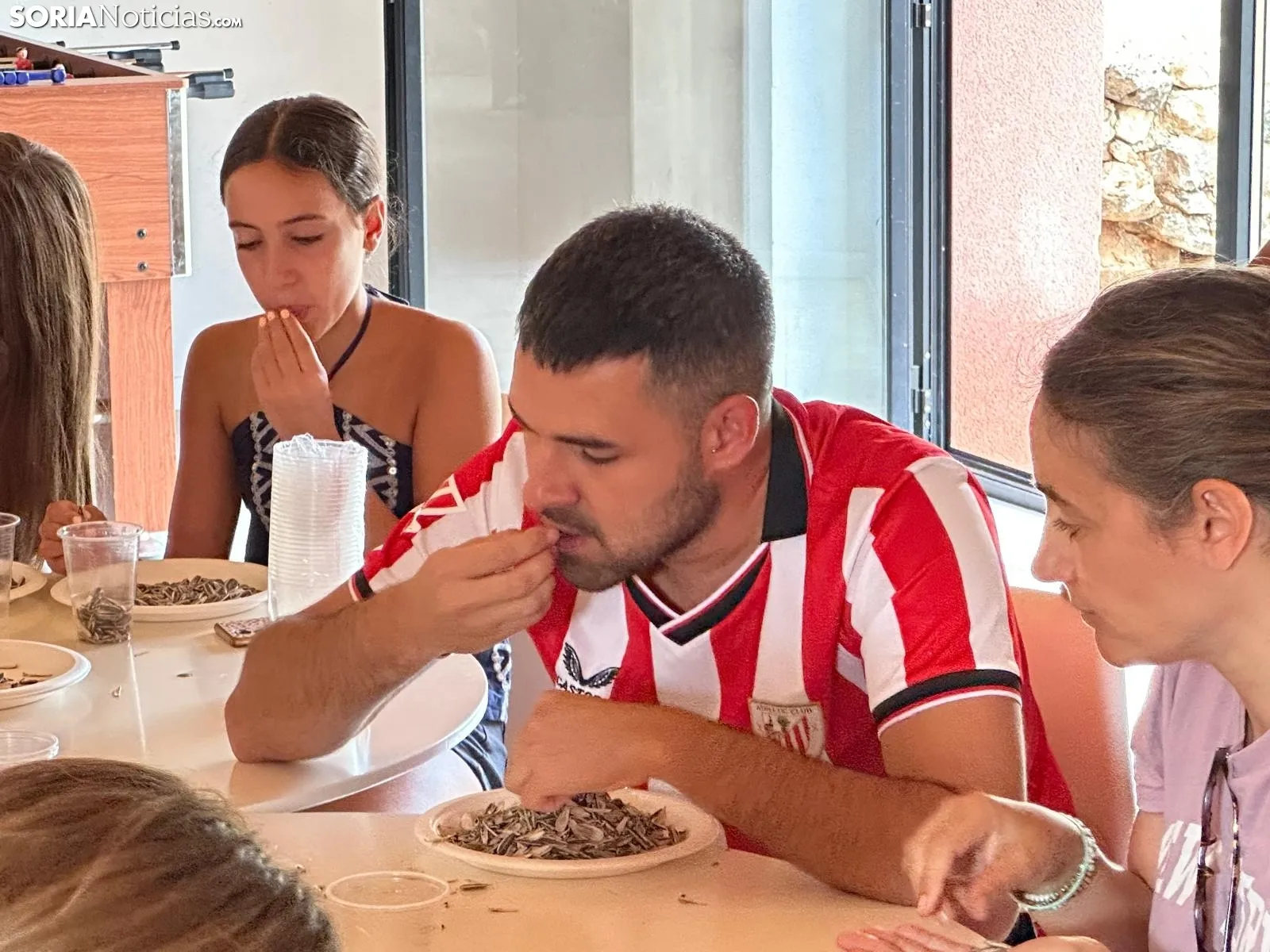 Foto 7 - Quintana Redonda vuelve a celebrar su divertido concurso de comer pipas