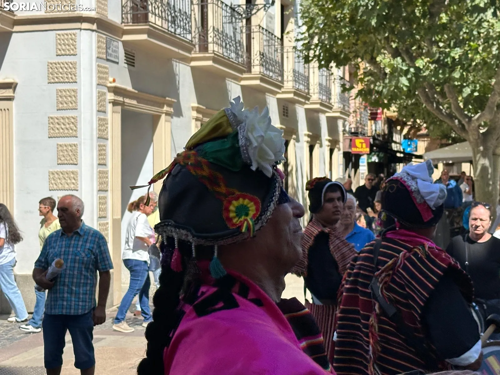 Foto 8 - Galer&iacute;a y cr&oacute;nica: Los colores de Bolivia inundan Soria en honor a la Virgen de Urkupi&ntilde;a
