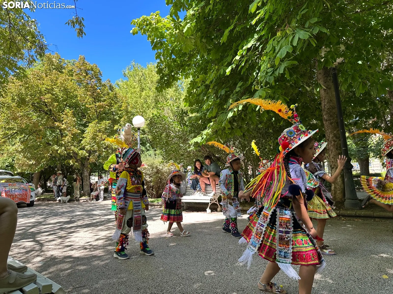 Foto 10 - Galer&iacute;a y cr&oacute;nica: Los colores de Bolivia inundan Soria en honor a la Virgen de Urkupi&ntilde;a