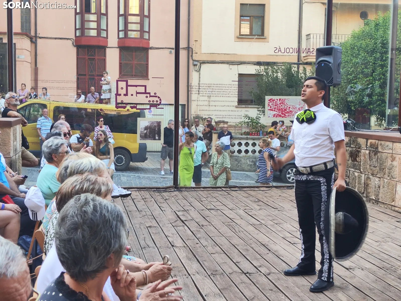 Foto 2 - Los mariachis dejan peque&ntilde;as las ruinas de San Nicol&aacute;s