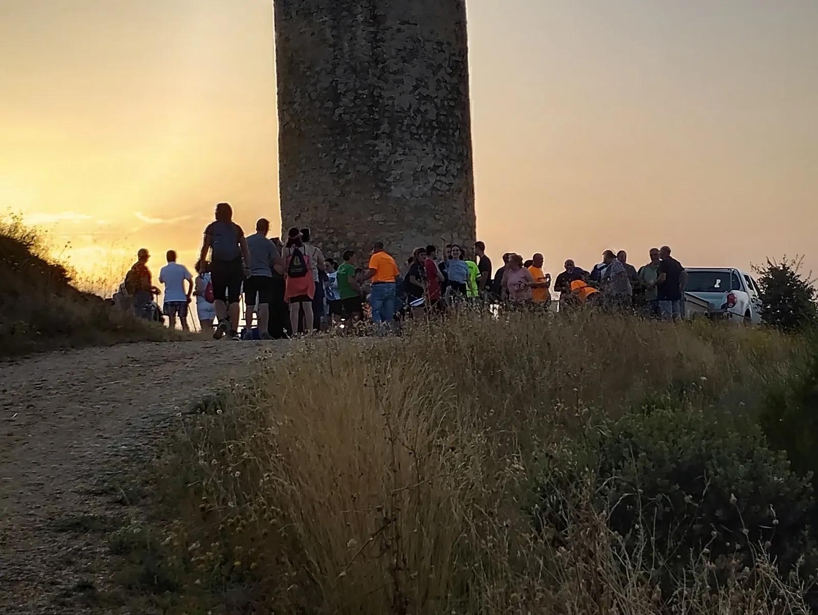 Foto 7 - Quintanilla de Tres Barrios celebra su tradicional Atalaya nocturna con un centenar de asistentes