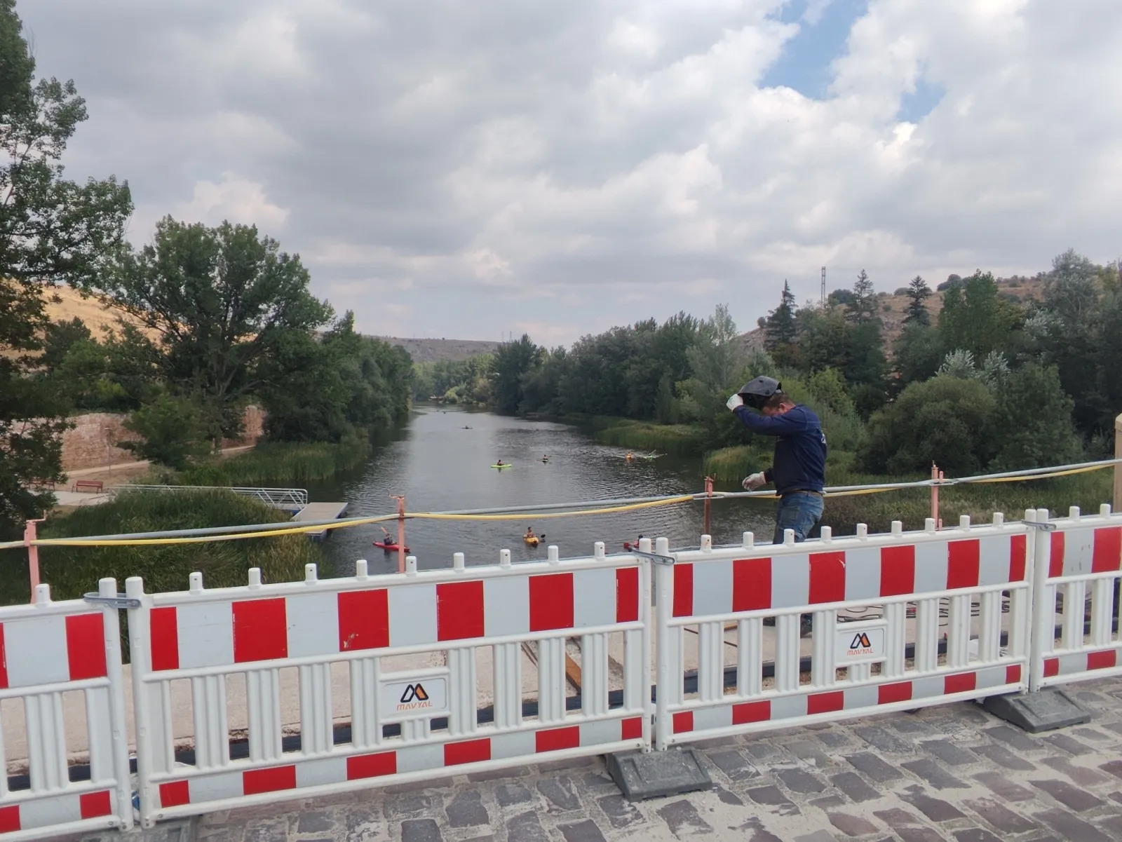 Foto 8 - Obras al 70%: de este modo avanza la rehabilitaci&oacute;n del Puente de Piedra con trabajos subacu&aacute;ticos y restauraci&oacute;n de farolas