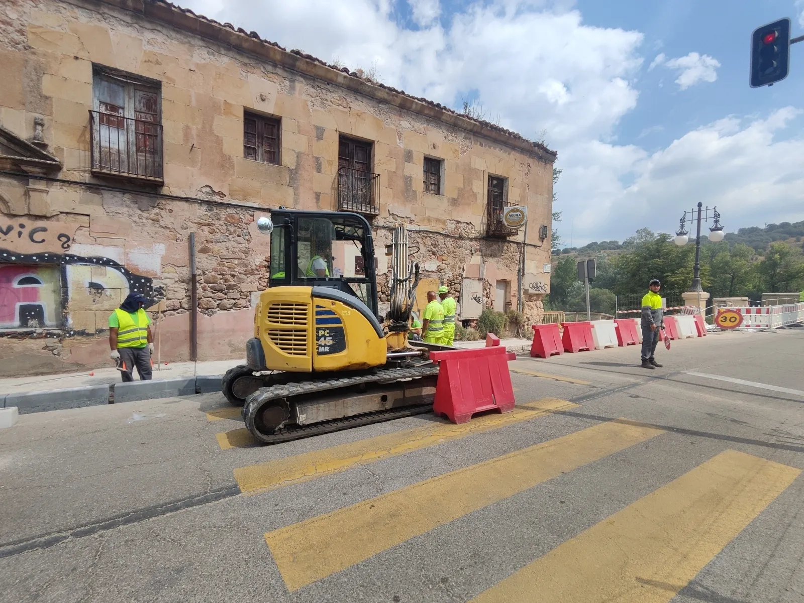 Foto 11 - Obras al 70%: de este modo avanza la rehabilitaci&oacute;n del Puente de Piedra con trabajos subacu&aacute;ticos y restauraci&oacute;n de farolas