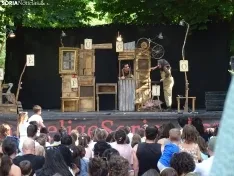 Foto 12 - FOTOS | Los m&aacute;s peque&ntilde;os disfrutan del teatro infantil en la Dehesa mientras aprenden con la moraleja de 'La gallina de los huevos de oro'