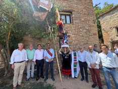 Foto 4 - Valdelavilla acoge la presentación del libro sobre su historia durante sus fiesta patronal