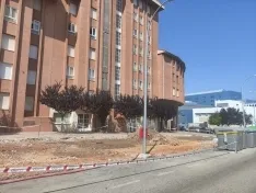 Foto 3 - Los vecinos del Fuente del Rey logran mantener su l&iacute;nea de aparcamientos