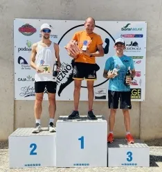 Foto 4 - Correr 14 kil&oacute;metros para llevarte a casa tu altura en torreznos: la original carrera de Ch&eacute;rcoles ya conoce a sus ganadores