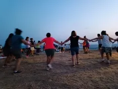 Foto 5 - Quintanilla de Tres Barrios celebra su tradicional Atalaya nocturna con un centenar de asistentes