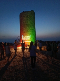 Foto 3 - Quintanilla de Tres Barrios celebra su tradicional Atalaya nocturna con un centenar de asistentes