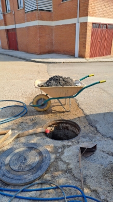 Restos extraídos del alcantarillado municipal por una empresa privada y Christopher Bravo. Imágenes cedidas por Christopher Bravo.