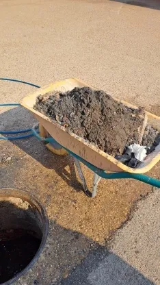 Restos extraídos del alcantarillado municipal por una empresa privada y Christopher Bravo. Imágenes cedidas por Christopher Bravo.