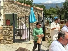 Foto 3 - De la 'pedida' nocturna a la 'recogida' diurna: el rito que financia las fiestas de Villar del R&iacute;o
