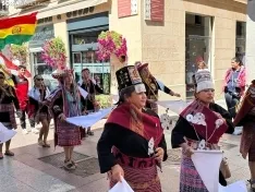 Foto 6 - Galer&iacute;a y cr&oacute;nica: Los colores de Bolivia inundan Soria en honor a la Virgen de Urkupi&ntilde;a
