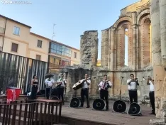 Foto 12 - Los mariachis dejan peque&ntilde;as las ruinas de San Nicol&aacute;s