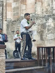Foto 4 - Los mariachis dejan peque&ntilde;as las ruinas de San Nicol&aacute;s