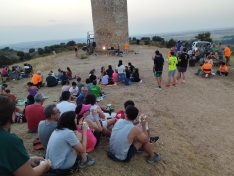 Foto 4 - Quintanilla de Tres Barrios celebra su tradicional Atalaya nocturna con un centenar de asistentes
