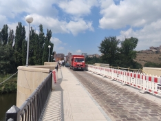 Foto 5 - Obras al 70%: de este modo avanza la rehabilitación del Puente de Piedra con trabajos subacuáticos y restauración de farolas