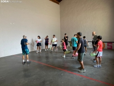 Foto 3 - El centenario trinquete de Oteruelos revive su esplendor con un clínic de frontenis para todas las edades