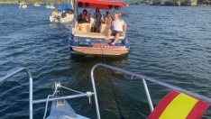 Foto 4 - La romería de la Virgen del Carmen vive su edición más surrealista: Desaparece la talla, se vuela su sustituta y se rompe el barco en el que iba el cura