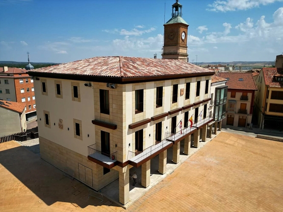 Almazán reabre su Ayuntamiento tras una reforma sostenible de 1,3M€