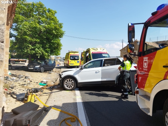 Trasladados al hospital los tres heridos en el accidente de tráfico de Ojuel
