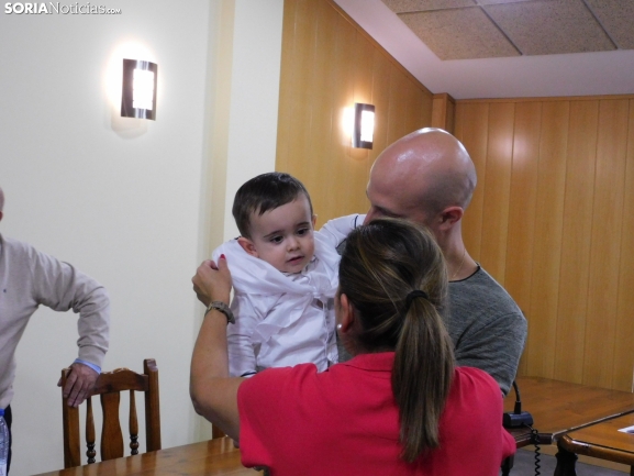 EN FOTOS | Golmayo da la bienvenida a los nacidos en 2024 con la entrega del pañuelo