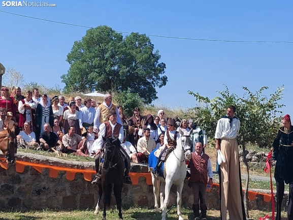 Hinojosa de la Sierra vuelve al siglo XV para revivir sus orígenes señoriales con una multitudinaria representación