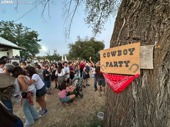 Country y ropa tejana para un festival único que llena este pueblo de Soria de menos de diez habitantes