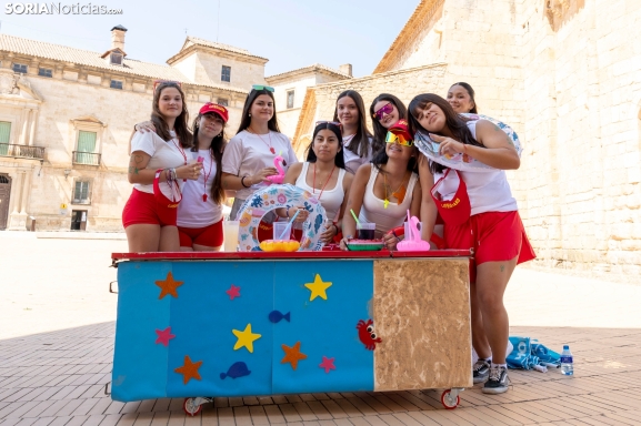 Fotos: Los más jóvenes de Almazán celebran sus fiestas, inundado las calles con disfraces