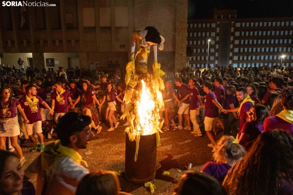 Fotos: Ólvega se despide de sus fiestas de la Juventud con la Quema del Bulinga