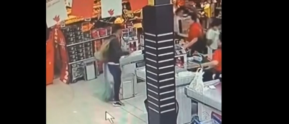 El vídeo filtrado del preso que intentó robar con un arma blanca en un súper de Soria