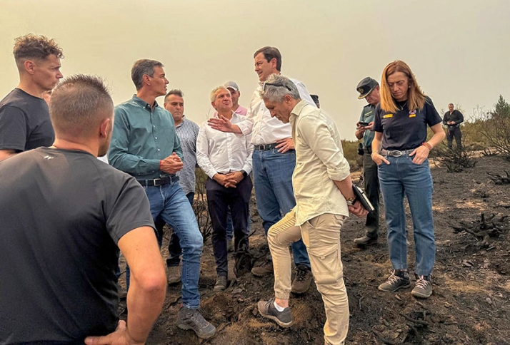 Sánchez y Mañueco visitan la zona del incendio de Villablino
