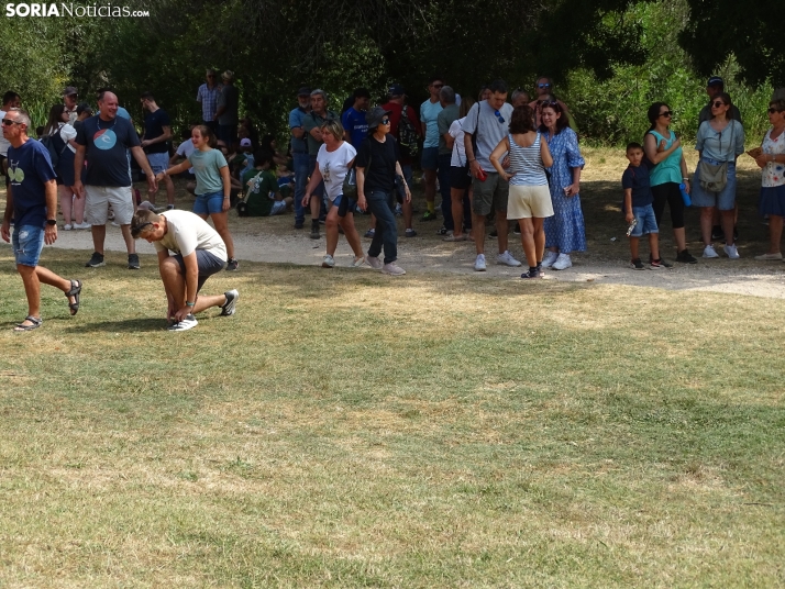 Una imagen de la romería y del entorno del paraje de San Bartolomé, en el cañón del río Lobos. /PC