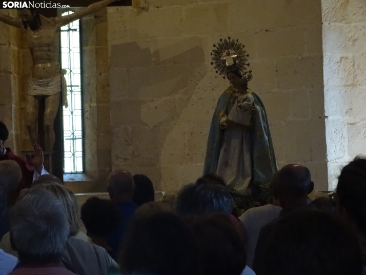 Una imagen de la romería y del entorno del paraje de San Bartolomé, en el cañón del río Lobos. /PC