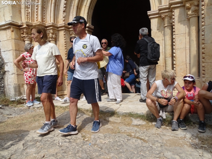 Una imagen de la romería y del entorno del paraje de San Bartolomé, en el cañón del río Lobos. /PC