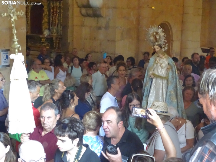 Una imagen de la romería y del entorno del paraje de San Bartolomé, en el cañón del río Lobos. /PC