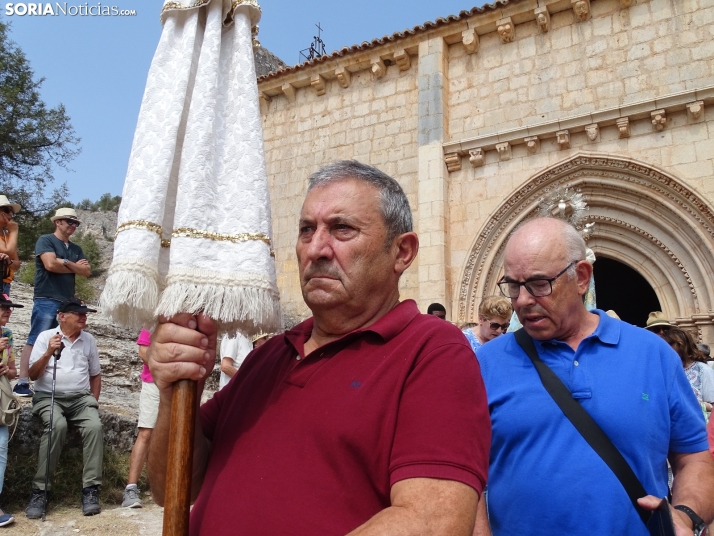 Una imagen de la romería y del entorno del paraje de San Bartolomé, en el cañón del río Lobos. /PC