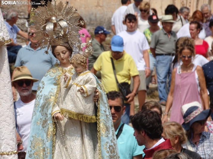 Una imagen de la romería y del entorno del paraje de San Bartolomé, en el cañón del río Lobos. /PC